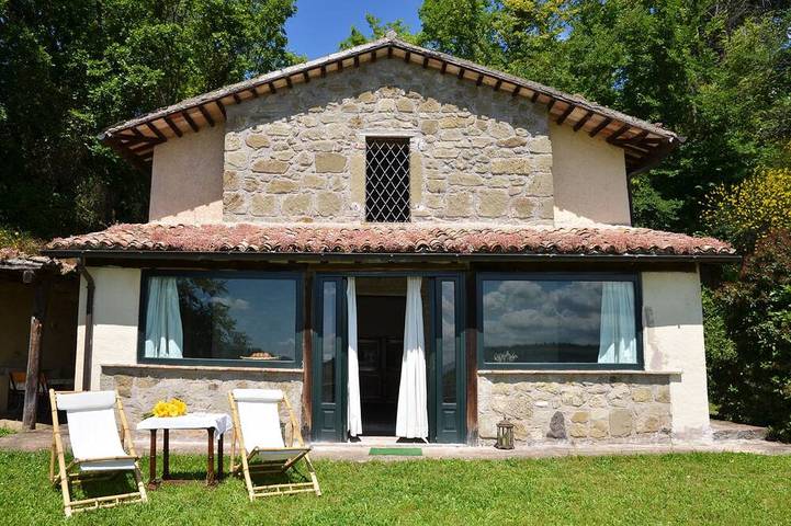 Location de vacances pour 3 personnes, avec jardin et piscine, animaux acceptés à Orvieto