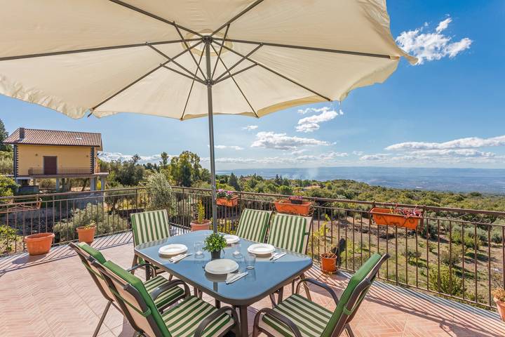 Villa für 5 Personen, mit Garten in Ätna