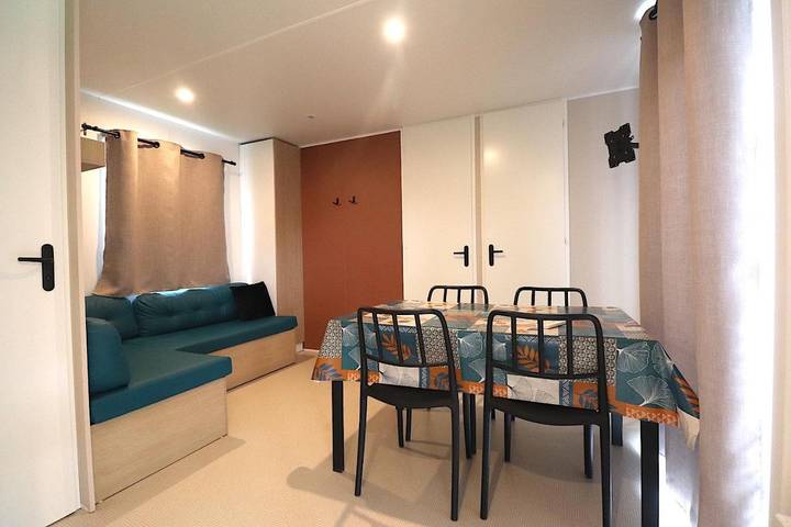 Camping per 4 persone, con giardino e terrazza nonché panorama in Ajaccio