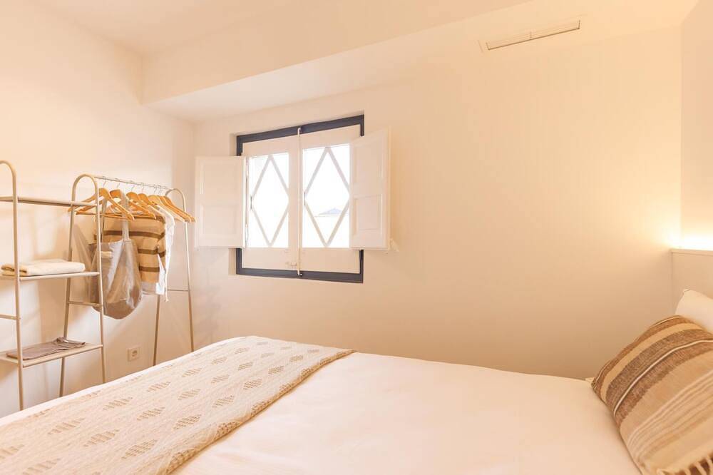 Appartamento intero, Bravissimo St Clara Penthouse 1, with 3-bedrooms, near Plaça de la Independència in Girona, Gironès
