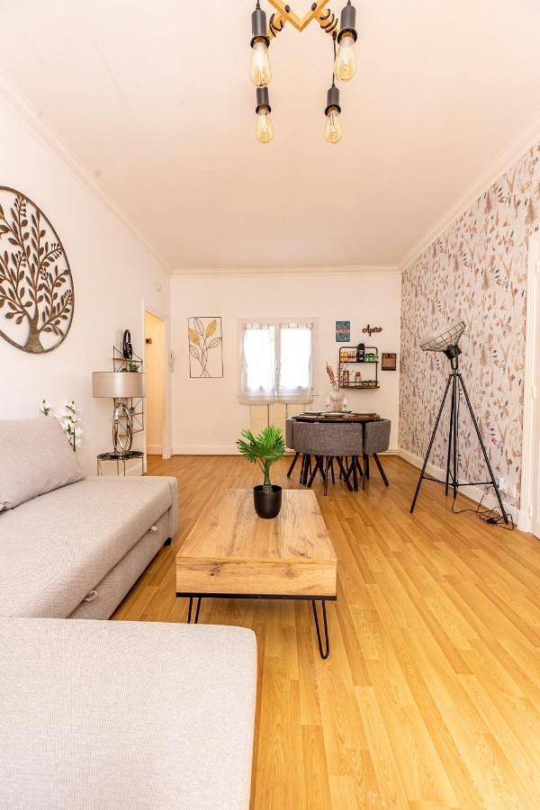Appartement entier, F2 Chamalières Av Thermale (B) in Chamalières, Parc naturel régional des Volcans d'Auvergne