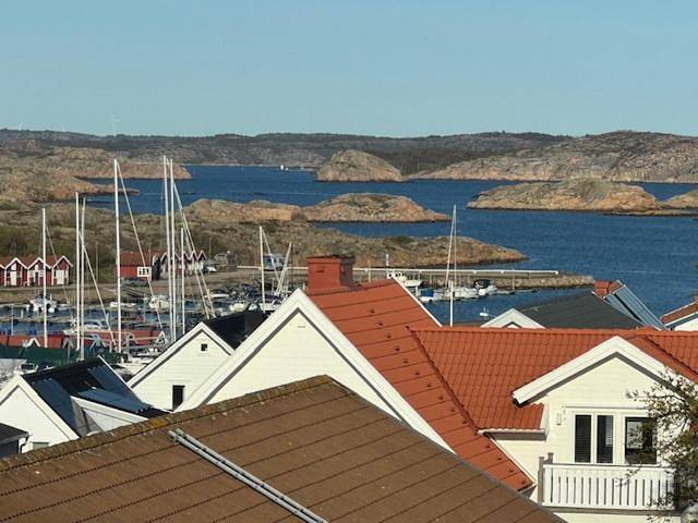 Lägenhet för 4 Personer, med utsikt samt trädgård och sjöutsikt, med husdjur i Kungshamn
