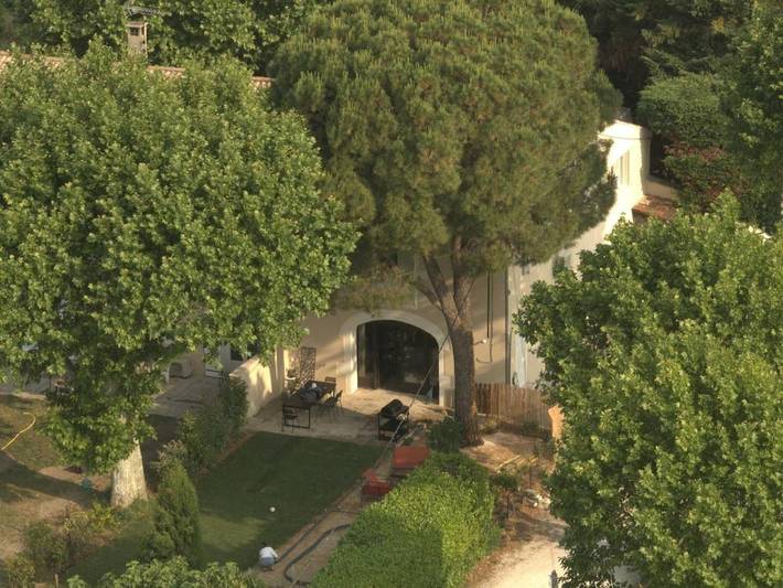 Location de vacances pour 6 personnes, avec jardin ainsi que piscine et terrasse à Saint-Andiol