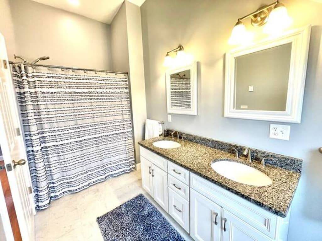 Harbor Vista House⚓️ 3rd Flr deck,Walk to Portsmouth in Kittery, York County