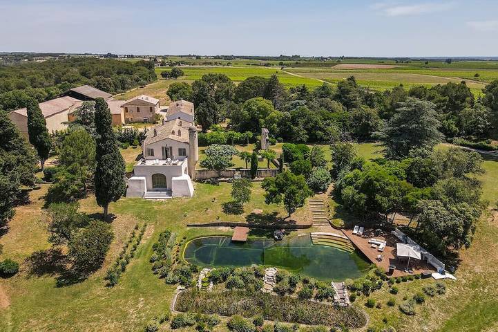 Château pour 12 personnes, avec jardin dans le Gard