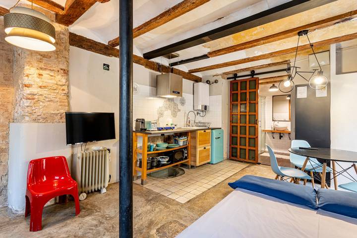 Estudio entero, Apartamento estudio 'Bajo En El Centro' con Wi-Fi in Valencia City Centre, Valencia