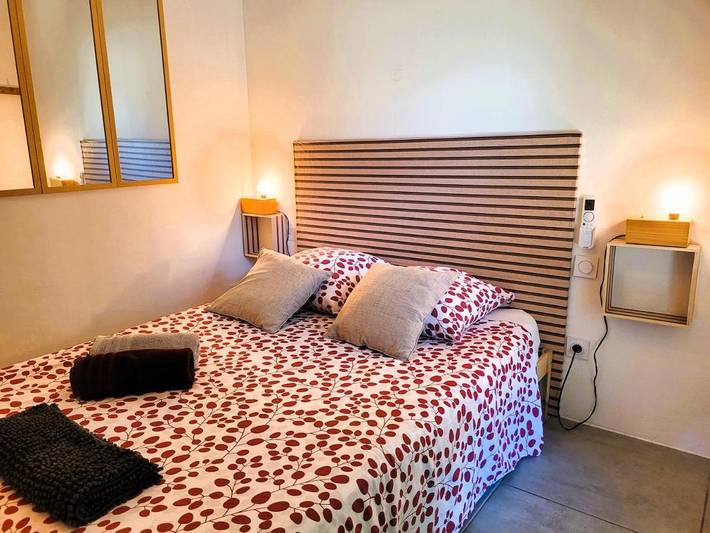 Maison d’hôte pour 2 personnes, avec piscine et jardin ainsi que vue et terrasse à Nîmes - 2