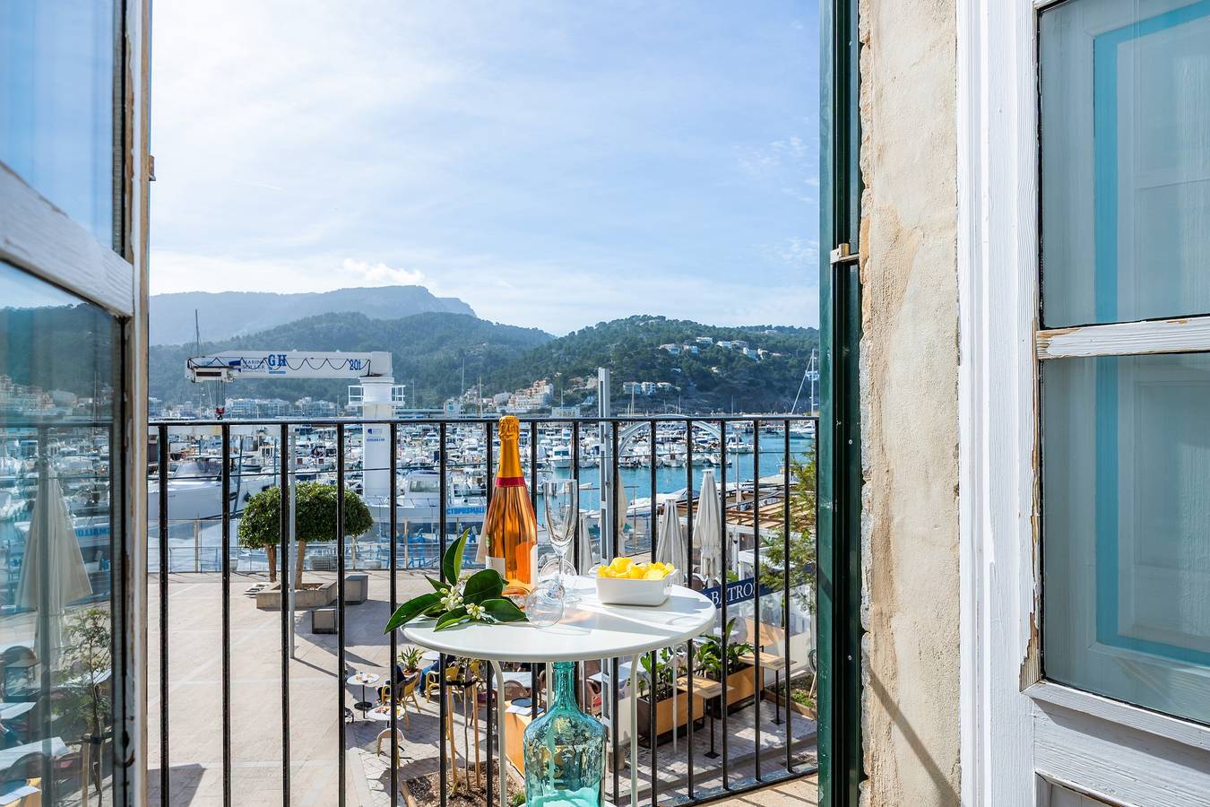 Marina 48 Apartment on the Seafront with Sea Views, Wi-Fi and Air Conditioning in Port de Sóller, Sóller