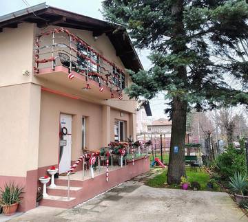 Maison d’hôte pour 2 personnes, avec piscine ainsi que jardin et vue à Sofia