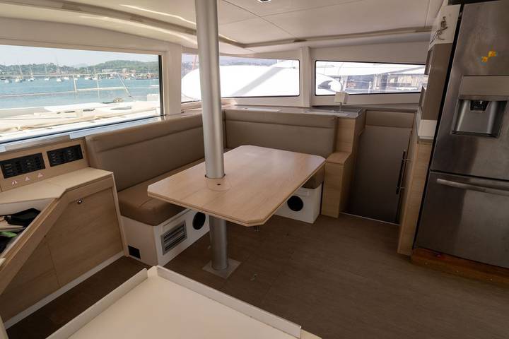 Bateau pour 8 personnes dans Port Pin Rolland - 2