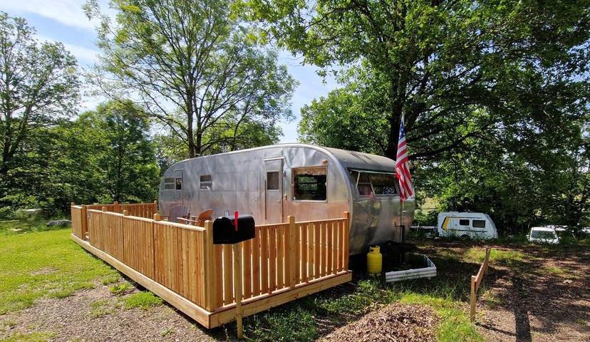 Location de vacances pour 4 personnes, avec piscine et jacuzzi ainsi que terrasse et jardin à Saint-Médard-la-Rochette - 2