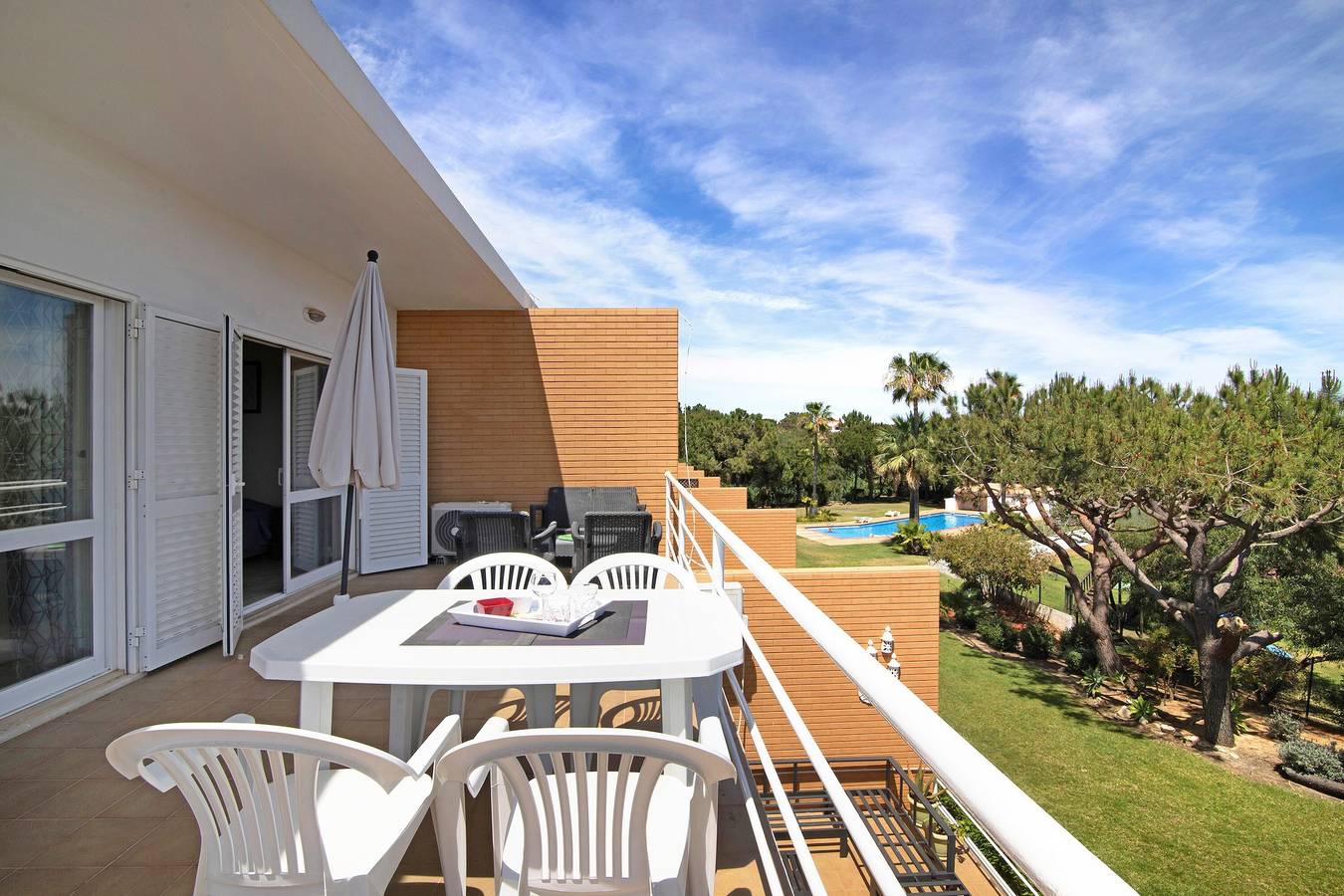 Geheel appartement, Appartement 'Yara Beach Apartments with Terrace' met gedeeld zwembad, Wifi en airconditioning in Albufeira, Faro District