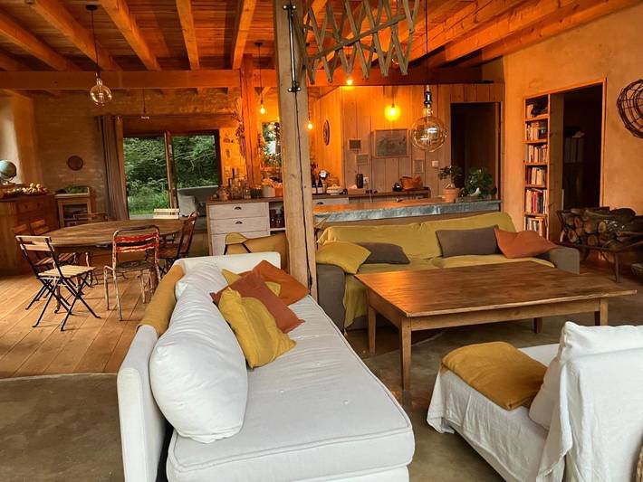 Location de vacances pour 15 personnes, avec Terrasse et Jardin ainsi que Piscine et Vue à Le Thou