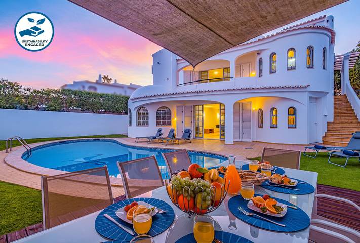 Villa voor 12 personen, met terras en tuin in Armação de Pera