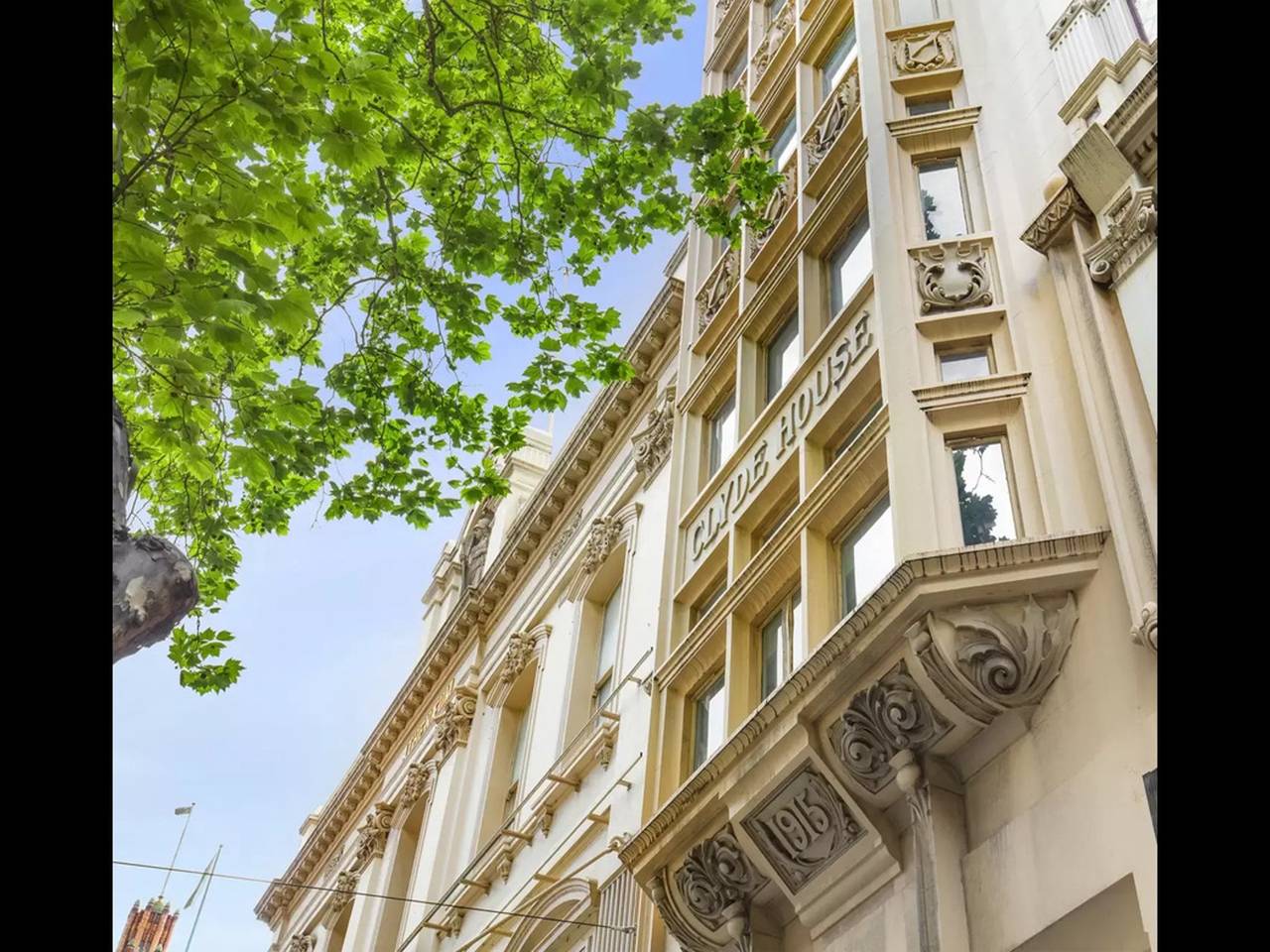 Entire apartment, Bright 1-Bed Apartment Steps from Collins Street in Melbourne, Victoria