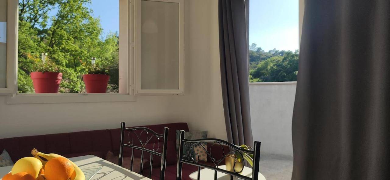 Appartement entier, Appartement 3 pièces avec terrasse au soleil in Le Thoronet, Région de Draguignan