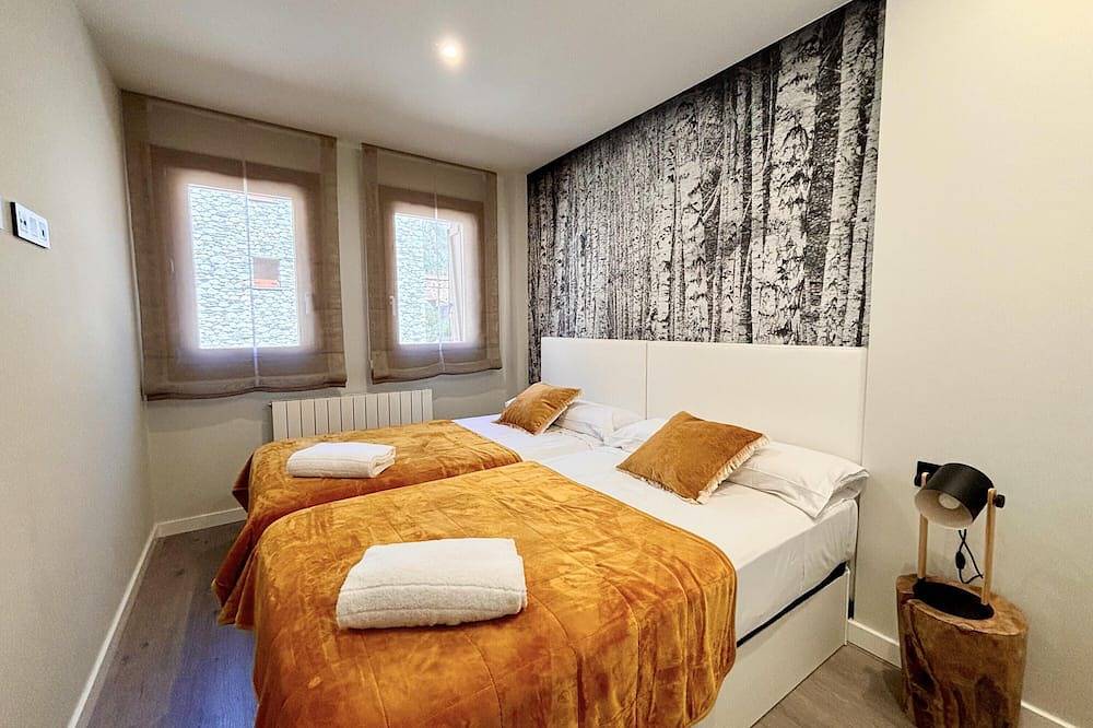 Entire apartment, Villa Aneto - Modern comfort in the heart of Benasque in Cerler, Benasque