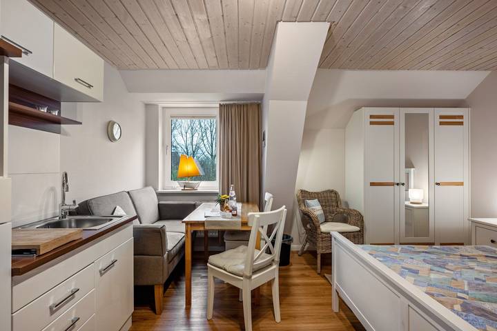 Ganzes Studio, Einzimmerapartment 'Ferienhof Paulsen - Sanderling' mit Gemeinschaftsgarten und WLAN in Tammensiel, Pellworm