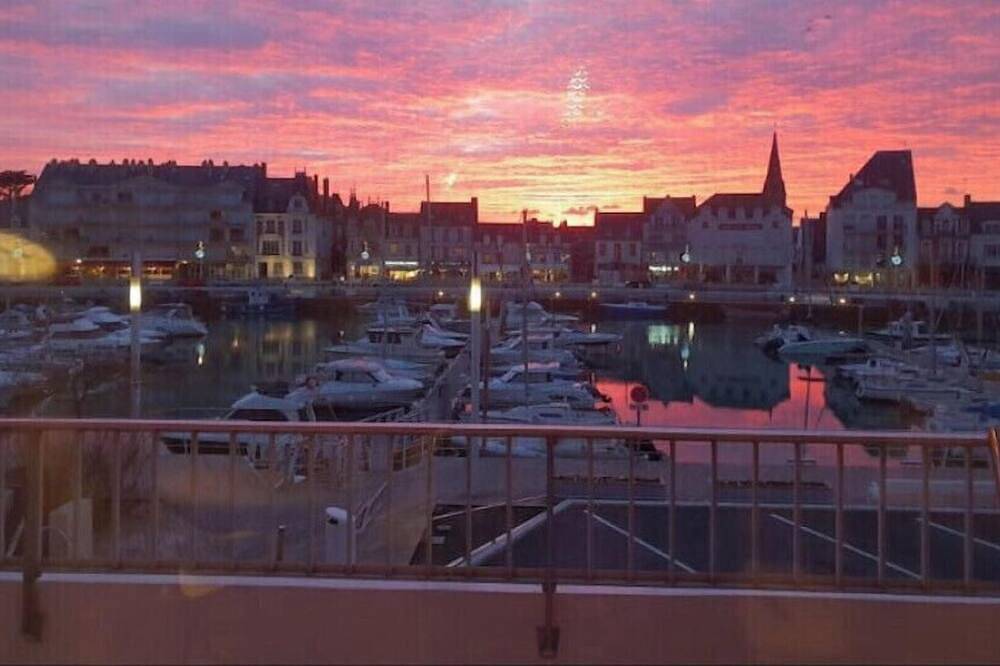Appartement entier, Studio plein de charme, idéalement placé et exposé sur le port de La Baule . in La Baule-Escoublac, Côte d'Amour