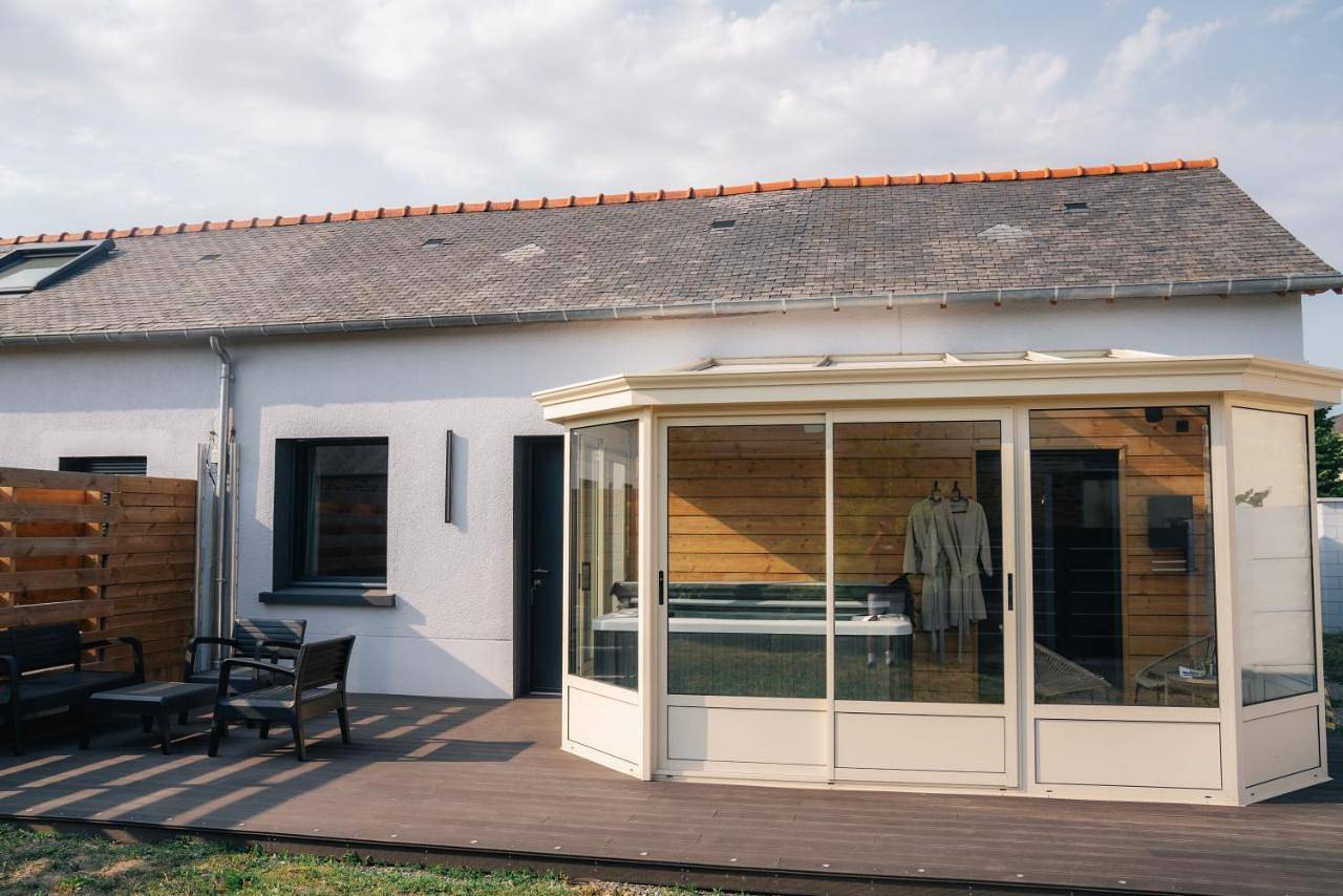 Proche de Rennes, La luxueuse Suite Joséphine, jacuzzi privatif et bien être in Guipry, Région de Redon