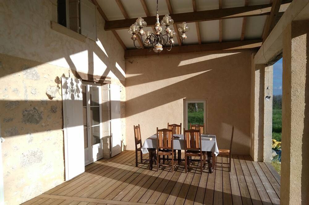 Belle Maison fraîchement restaurée in Boisse, Périgord Pourpre