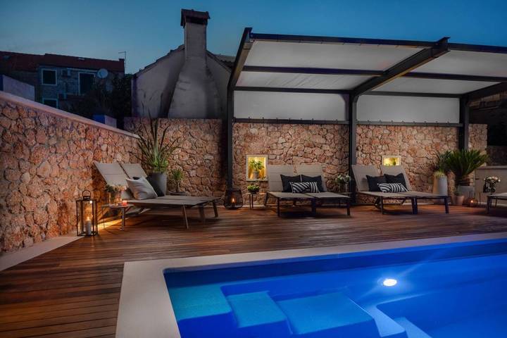 Ferienwohnung für 2 Personen, mit Pool und Garten sowie Ausblick - 1