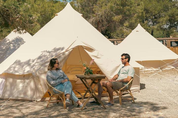 Tienda para 6 personas, con Terraza además de Jardín y Piscina en Sitges