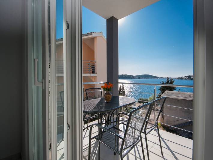 Ferielejlighed for 4 personer, med havblik og balkon i Dalmatien