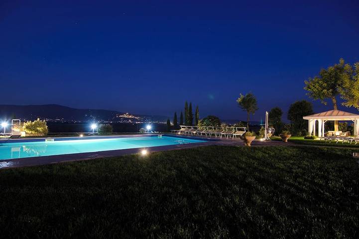 Agriturismo für 16 Personen, mit Whirlpool und Garten