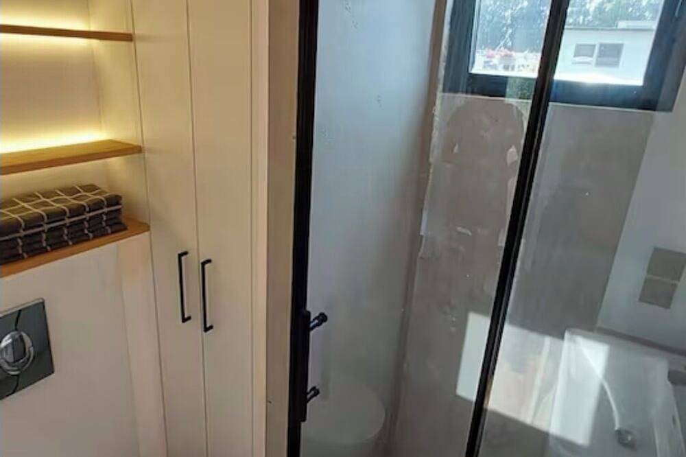 Living Boat Rhuig/Rhein/Parkplatz in Wiesbaden, Rheingau