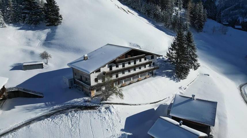 Ferienwohnung für 6 Personen, mit Ausblick und Garten in Raggal