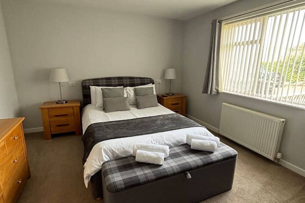 Havrock with harbour view near town centre in Orkney Inseln