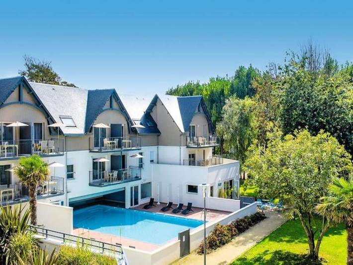 Location de vacances pour 6 personnes, avec piscine et sauna, adapté aux familles à Bénodet