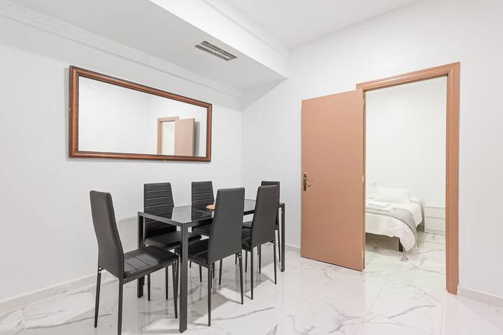 Apartament wakacyjny dla 8 osób w Malaga