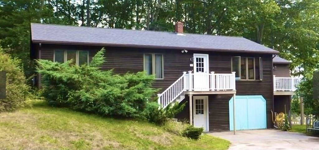 Walk to the beach! Luxuriate in an outdoor sauna in Biddeford, York County