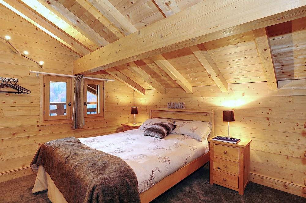 Family chalet in Bozel, 4 bedrooms, parking, near Courchevel and Pralognan in Bozel, Les Trois Vallées