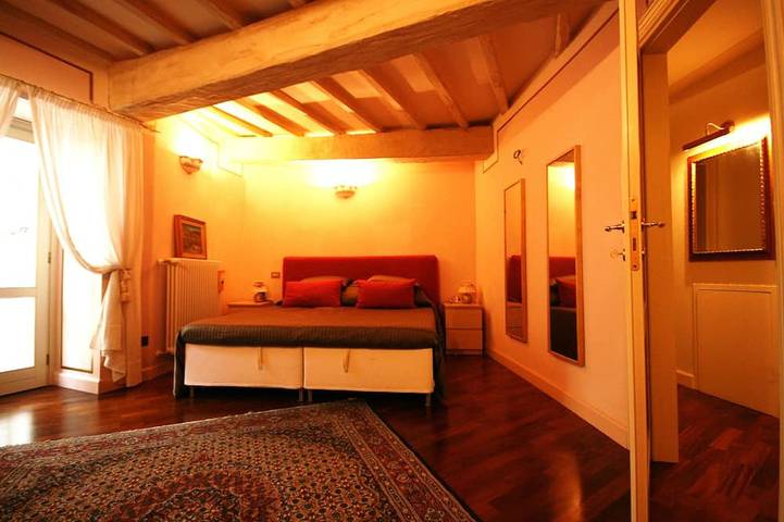 Appartement entier, Romantic Flat in a Medieval Tower of Spoleto in Spoleto, Province de Pérouse