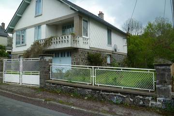Gîte pour 6 personnes, avec terrasse et jardin à Égliseneuve-d'Entraigues