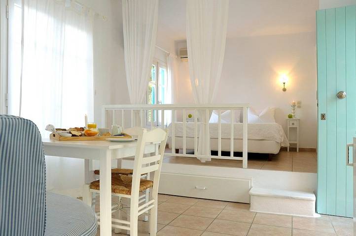 Studio Aelionis, Divine Sea Views, Furnished Terrace, Milos in Pollonia, Milo