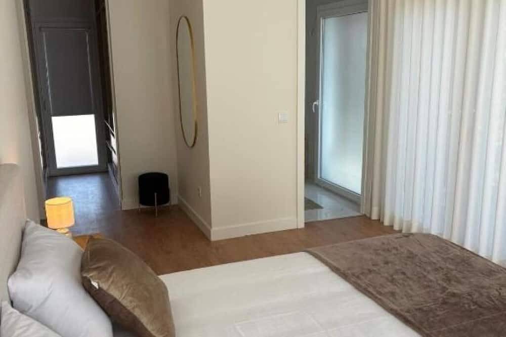 Holiday home with pool 15 minutes walk from the beach and 5 minutes from Aroeira golf course in Corroios, Halbinsel von Setúbal