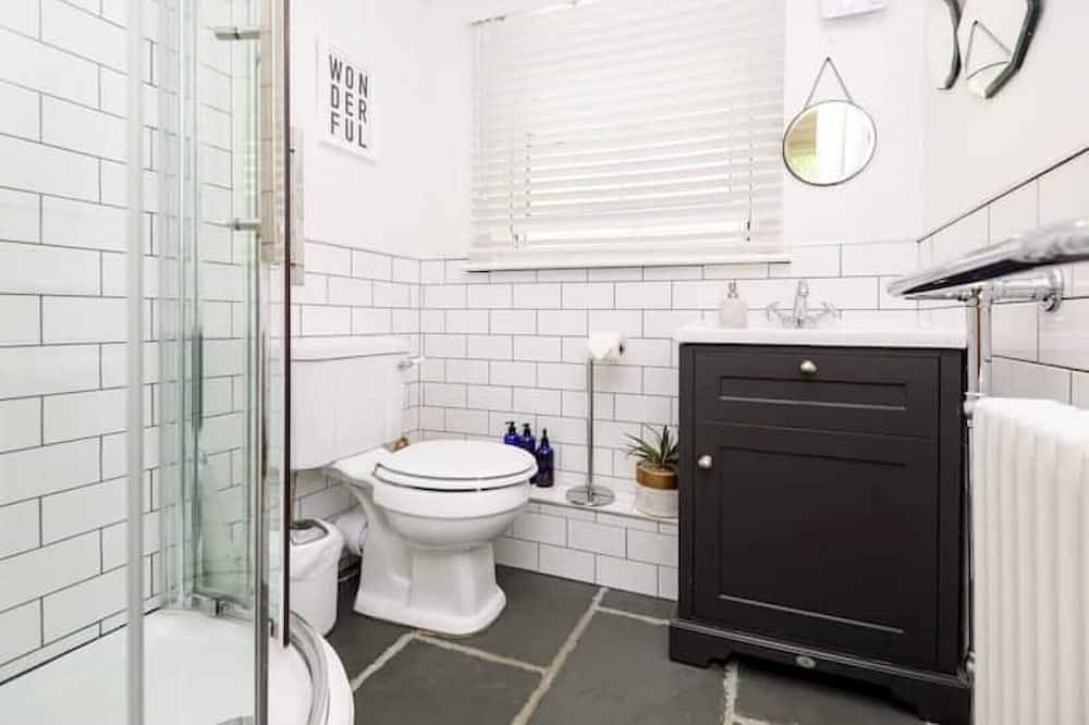 Luxury Coastal Bolthole in Polperro With Parking - New Listing in Polperro, Cornwall