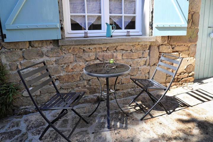 Chambre d’hôte pour 3 personnes, avec terrasse dans Le Lonzac