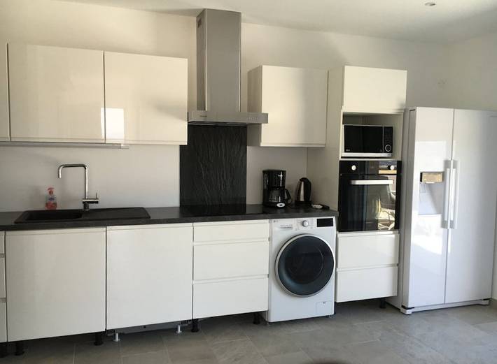 Gîte pour 8 personnes, avec terrasse et piscine à Albitreccia - 4