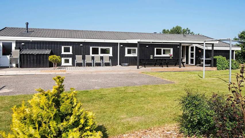 Ferienhaus für 11 Personen, mit Pool und Whirlpool sowie Terrasse und Sauna in lønstrup