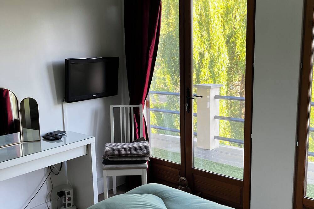Charming gite in an old mill overlooking the river in the Loire Valley in Vaudelnay, Valle del Loira
