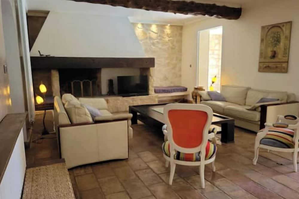 Grande Bastide Private swimming pool and tennis court in Rognes, Region de Aix-en-Provence