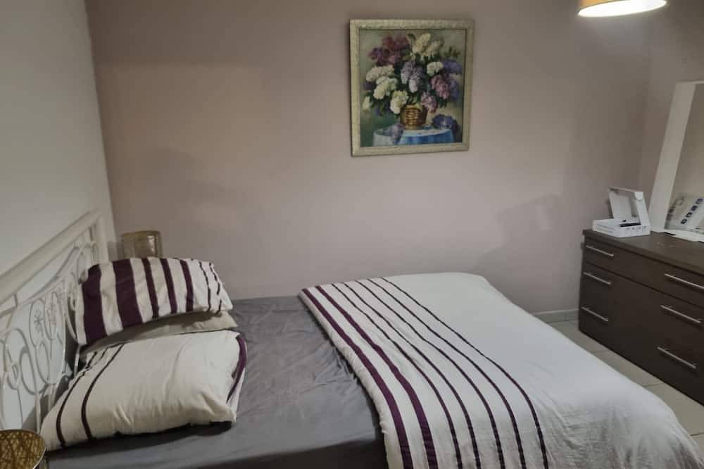 T2, Rez de villa climatisé à la Campagne, proche Ajaccio, piscine 8/4 mètres. in Afa, Région d'Ajaccio