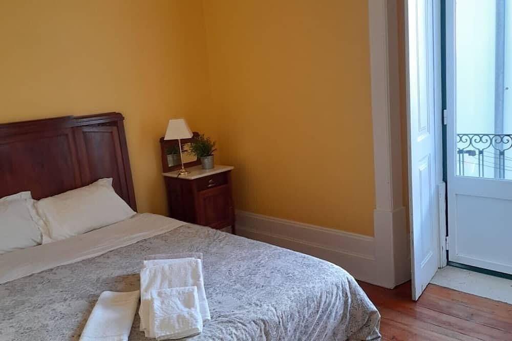 Ganze Wohnung, 4 Bedroom apartment that offers a wonderful view of Coimbra and Mondego river. in Almedina, Coimbra