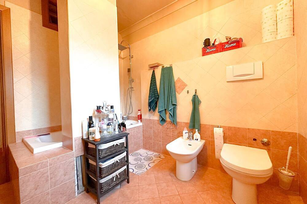 Orange Room With Garden View in Rivoltella del Garda, Desenzano del Garda