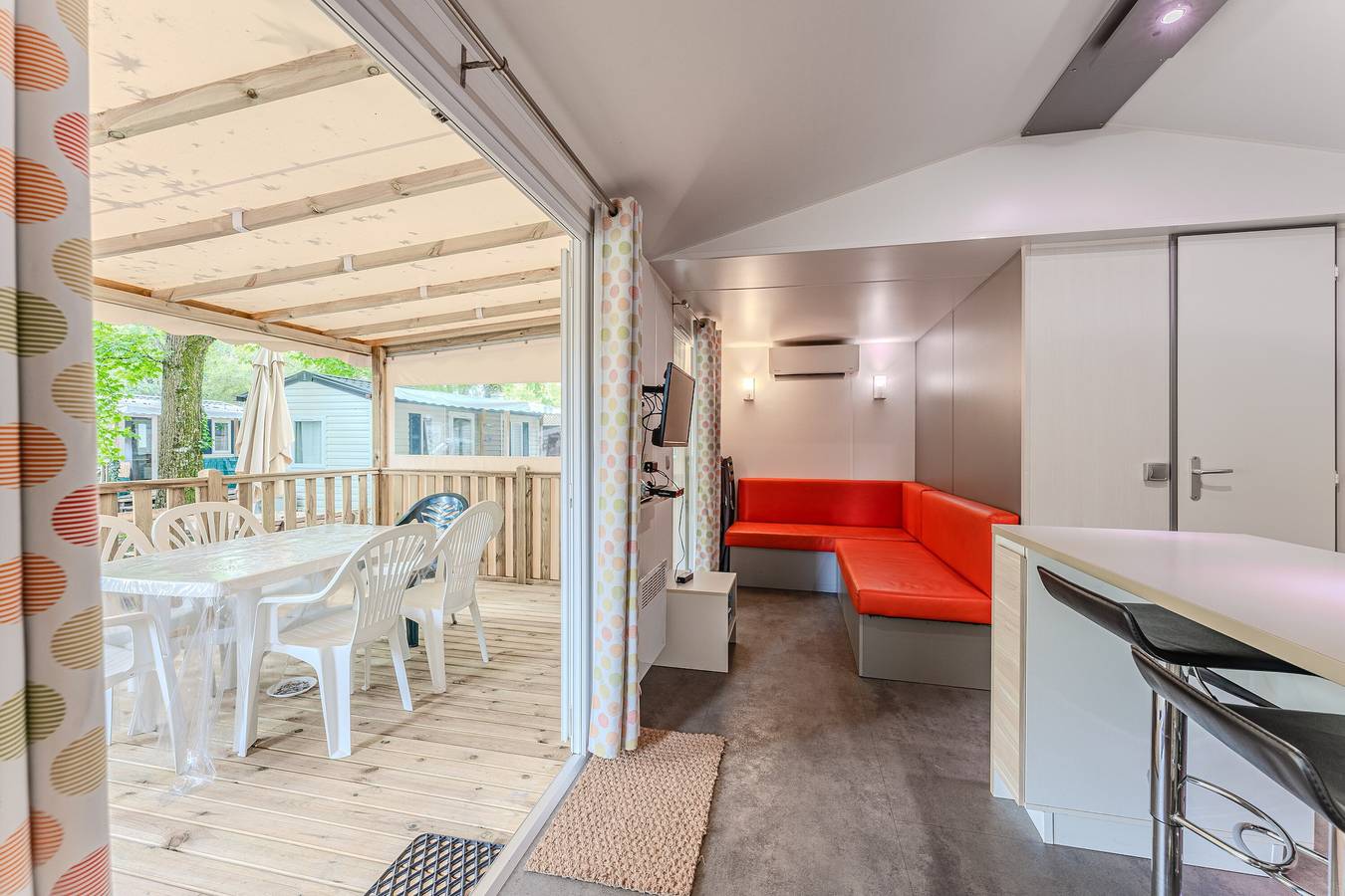 Mobil-home 'Ohara 2 Chambres' avec piscine partagée, terrasse privée et climatisation in Aureilhan, Côte d’Argent